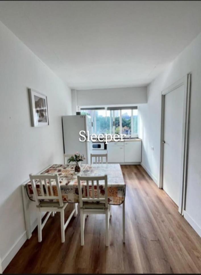 Loft Sleeper Llum Apartment Barcelona Bagian luar foto